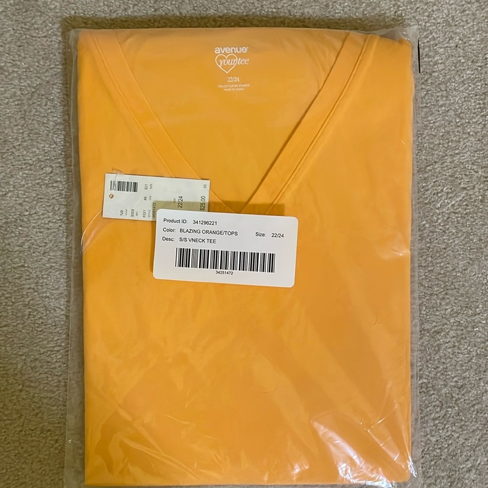 NWT AVENUE ORANGE V-NECK TEE